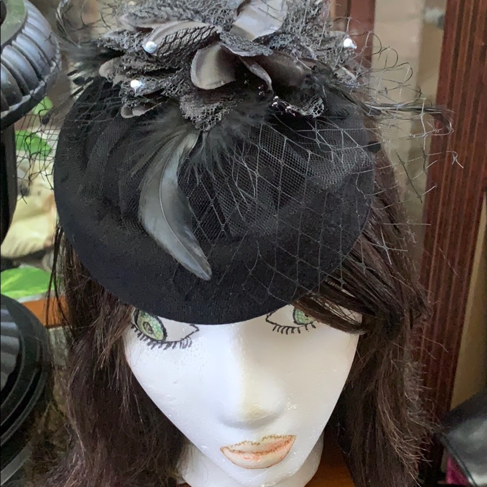 Cute Little Fascinator Hat!